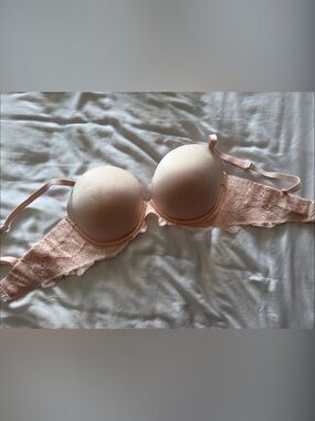 La SENZA Blush Lace Push-Up Bra
removable straps